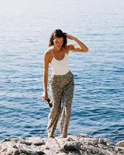 pantalon large imprimé ethnique marron et blanc en crêpe stretch