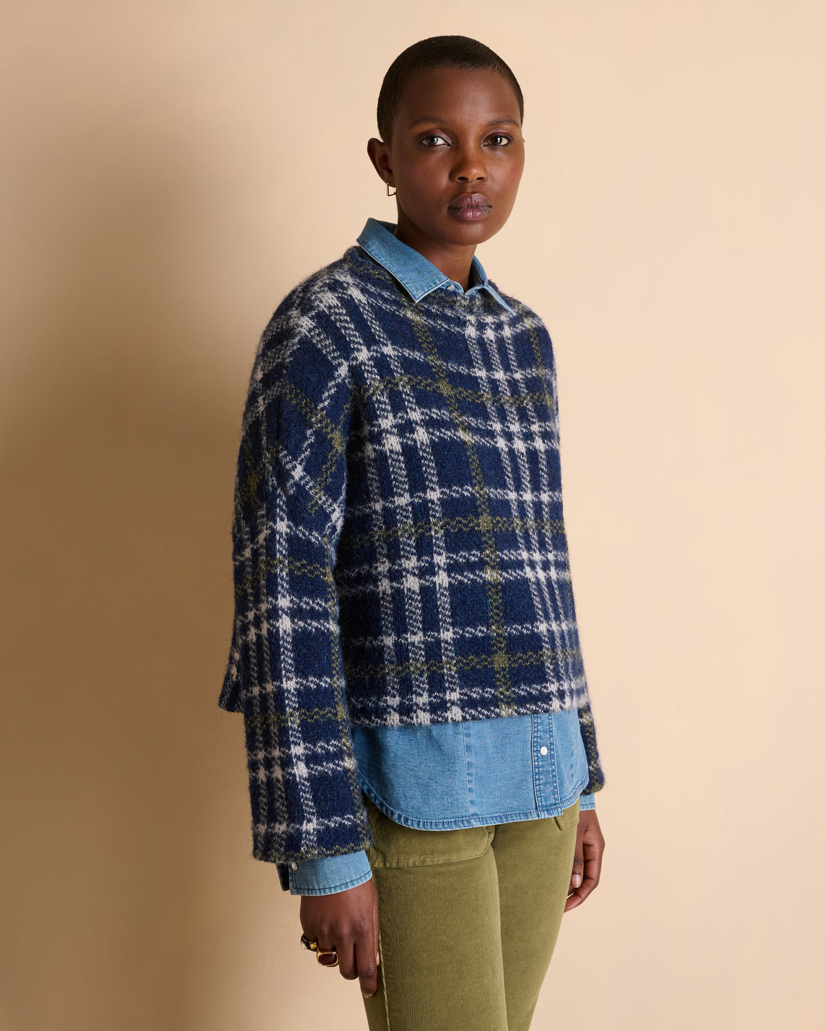 Pull court bleu marine à carreaux col montant en laine ALICE/14050/886