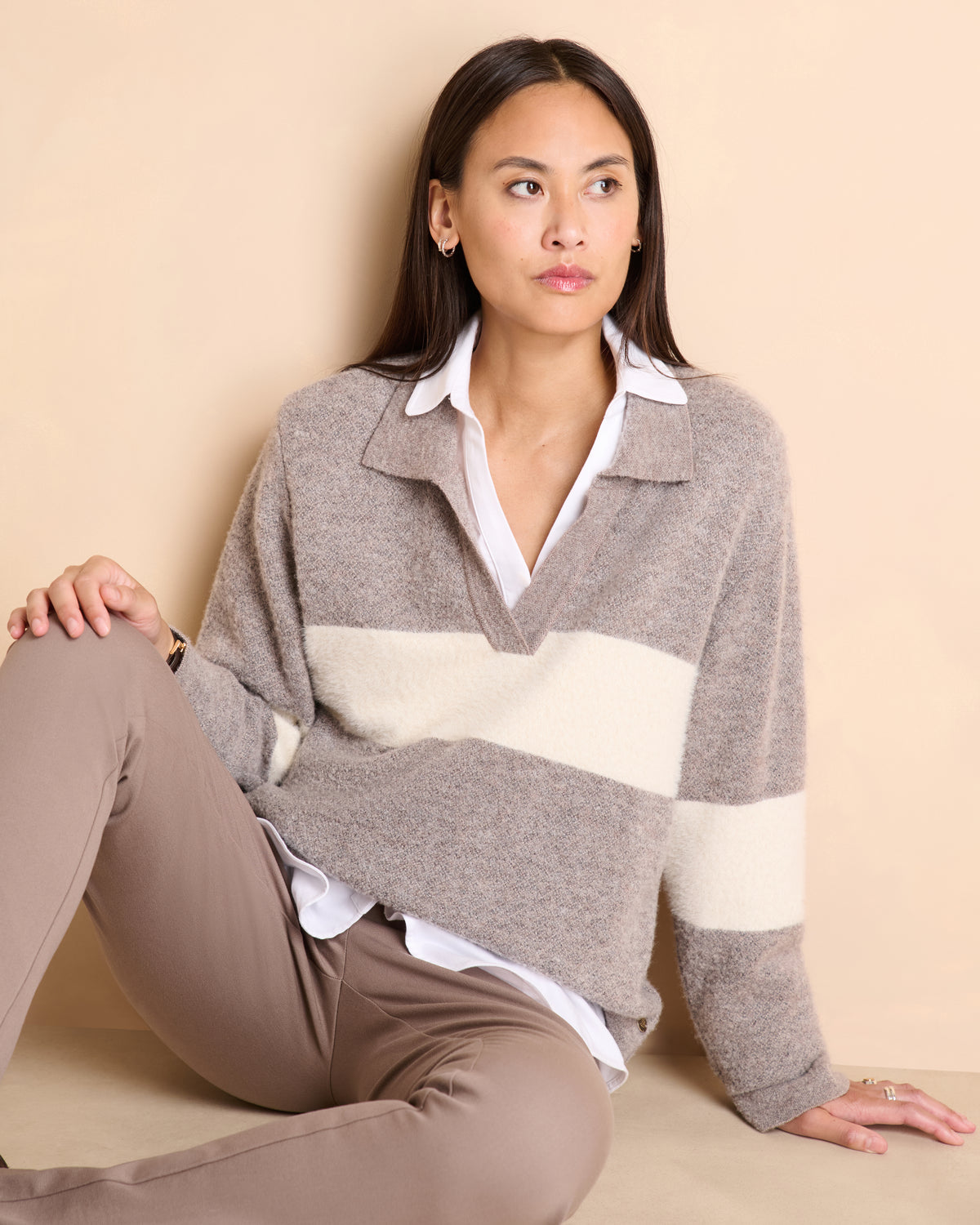 Pull beige bicolore encolure V en laine ALMA/14005/781