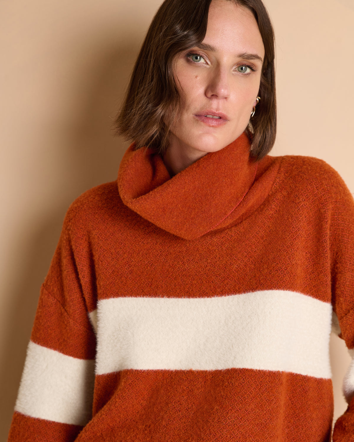 Pull orange bicolore col roulé en laine ALMA-B/14229/831