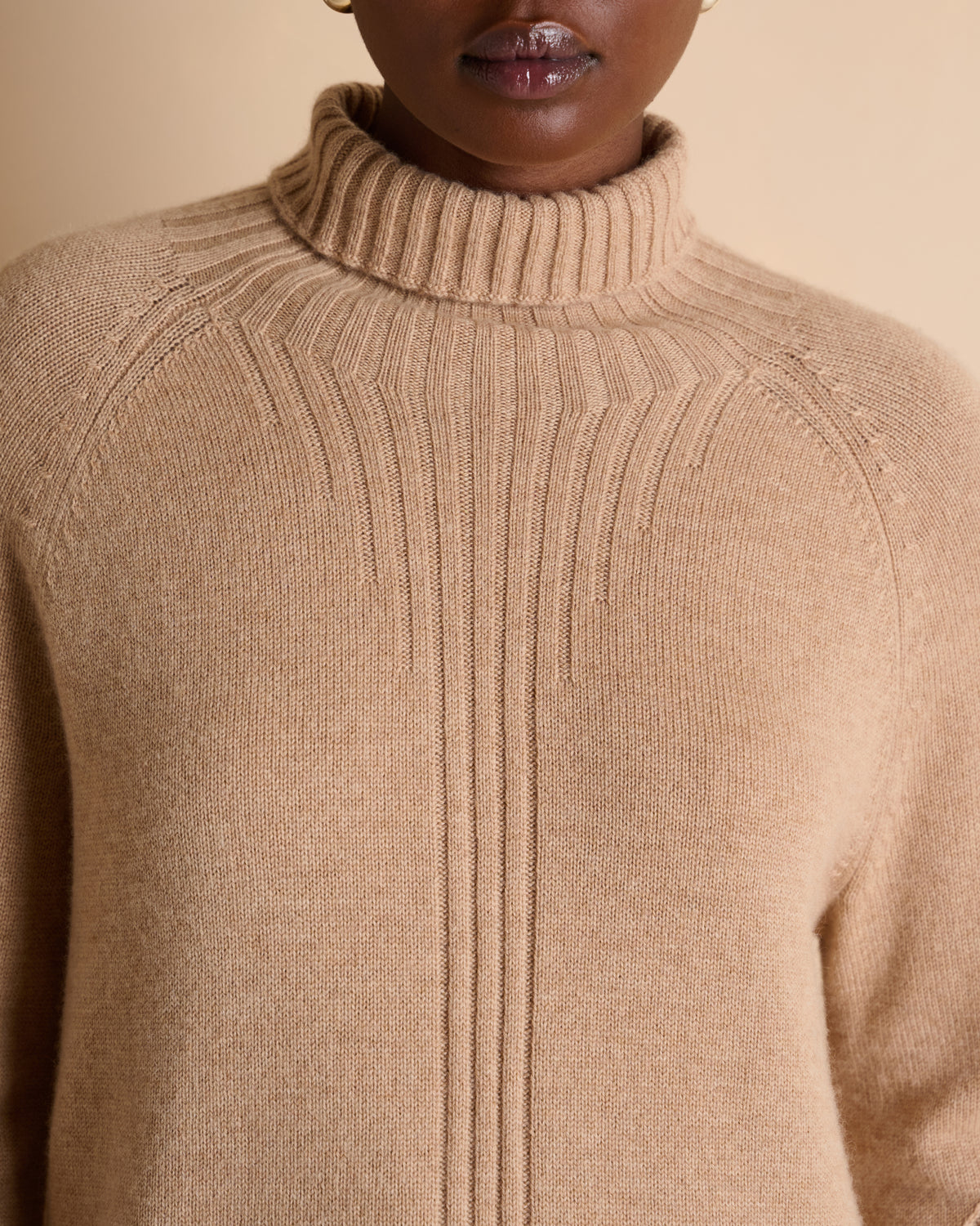 Pull beige col montant dessin en côtes ANNA/14130/010