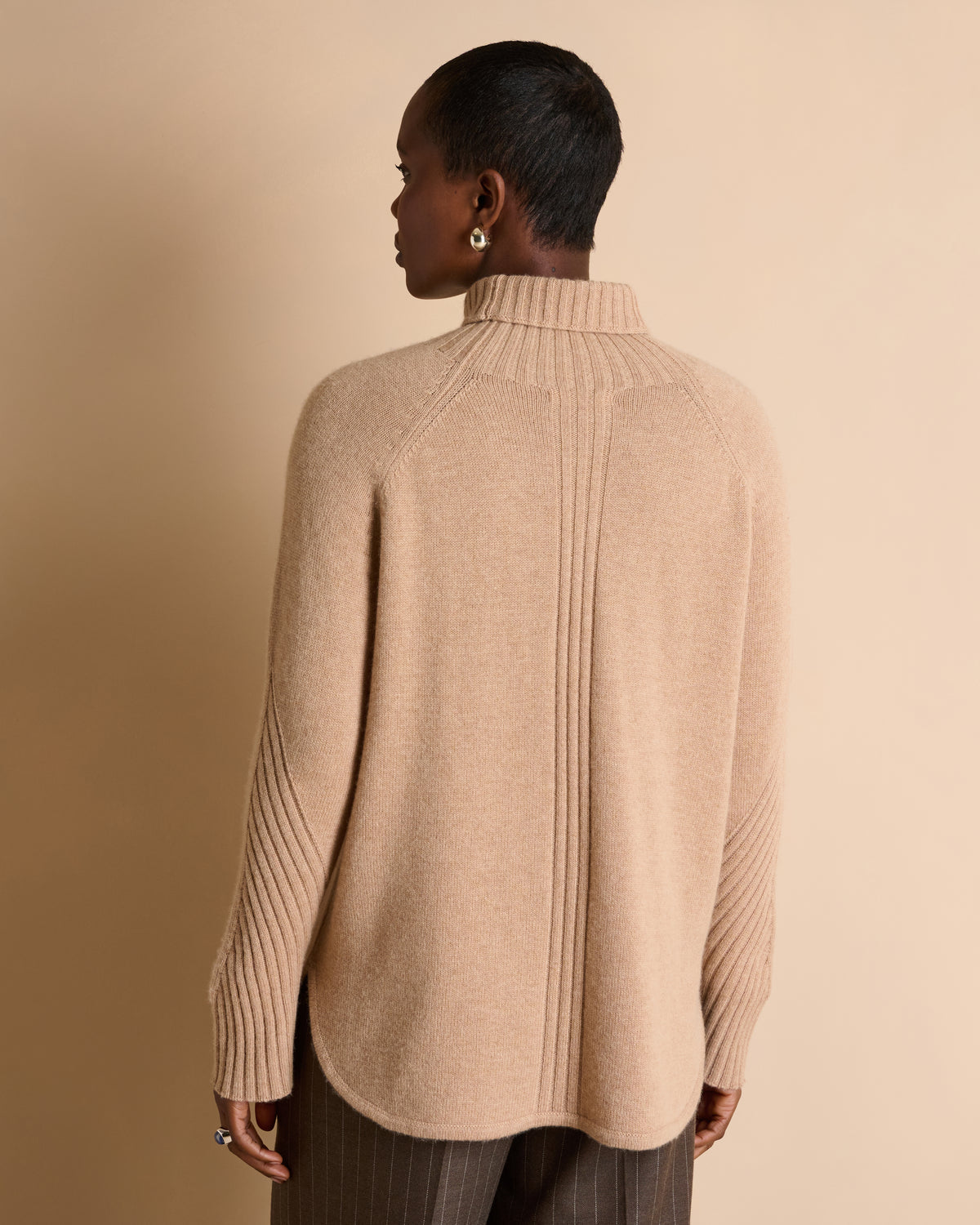 Pull beige col montant dessin en côtes ANNA/14130/010