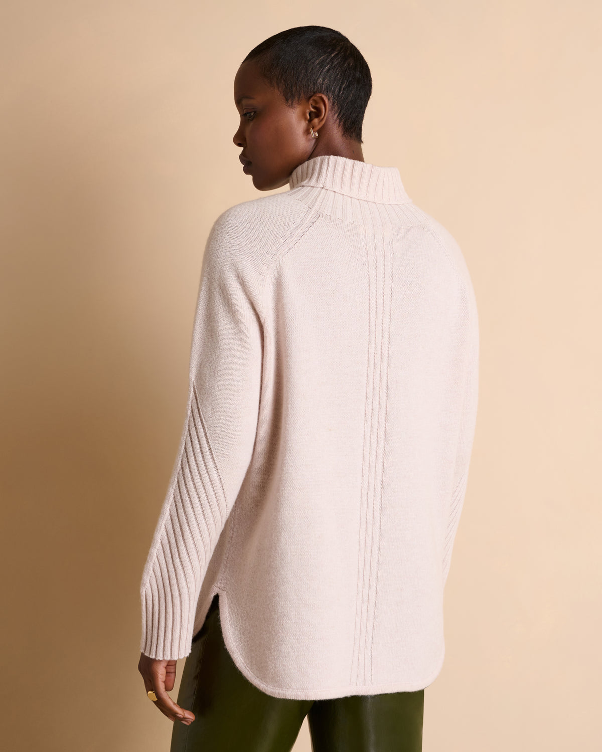 Pull beige col montant dessin en cotes ANNA/14130/003