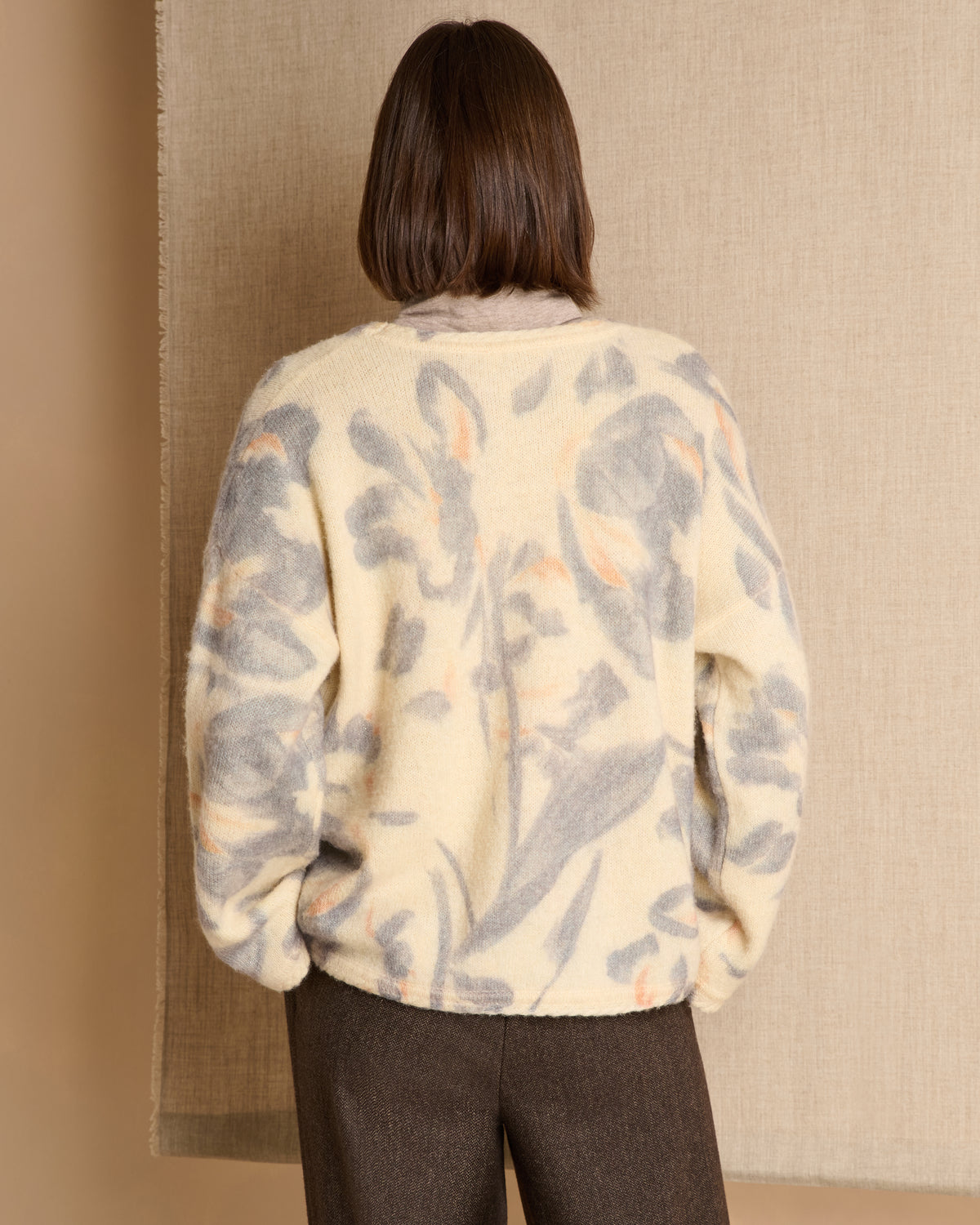 Pull blanc cassé imprimé encolure ronde manches larges ARTISTE/14120/781