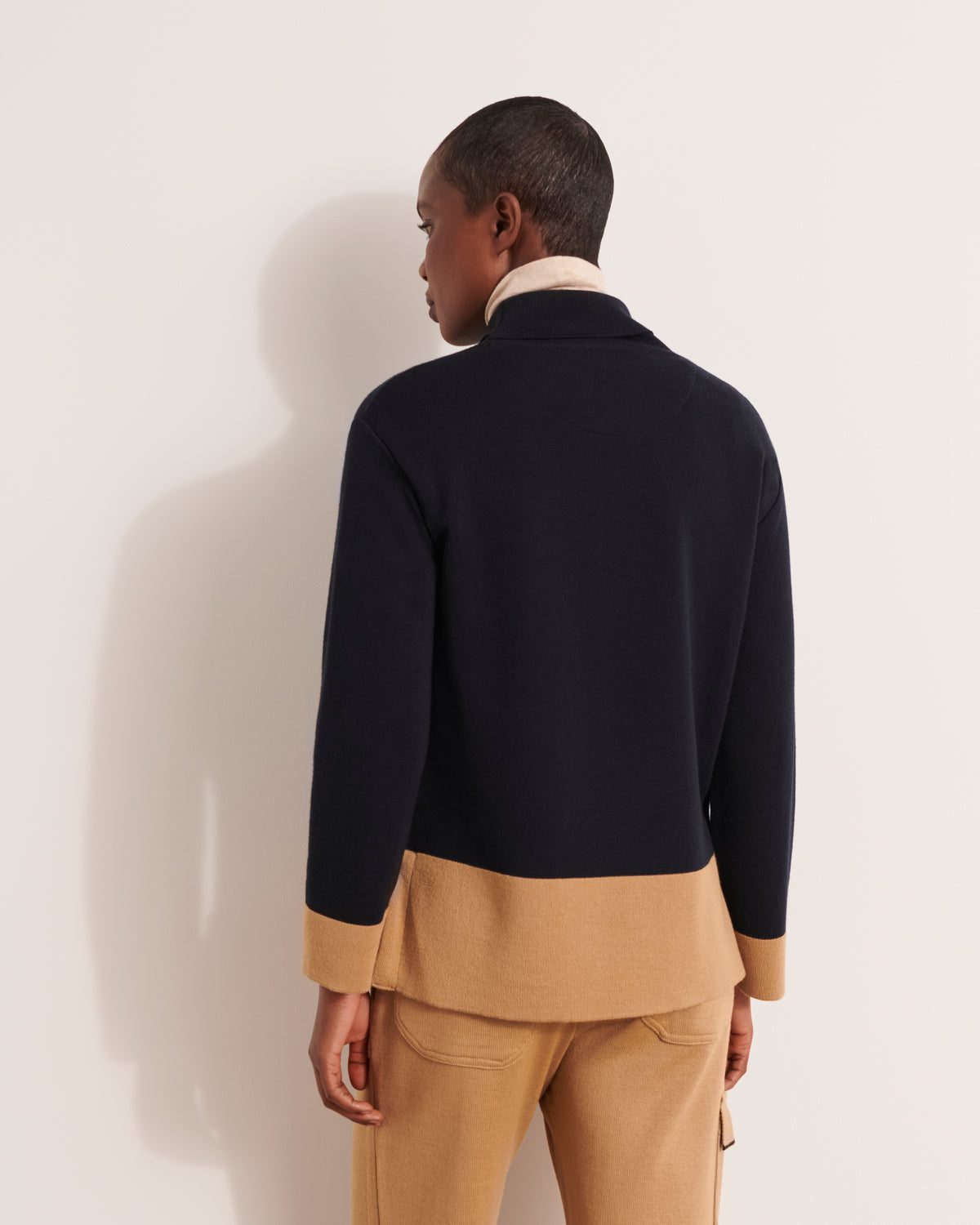 Pull boite col montant en laine mérinos bleu marine