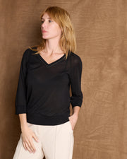 Pull noir manches longues encolure V en viscose irisée