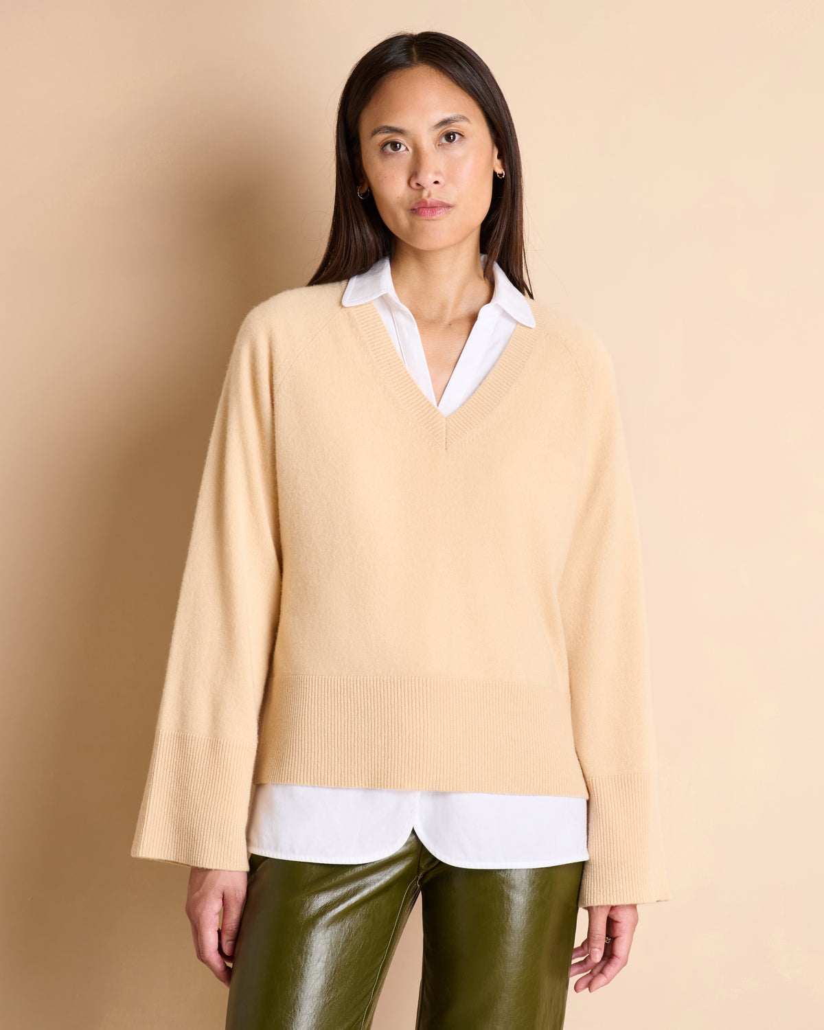 Pull beige coupe droite encolure V manches larges AVELUX/14051/010