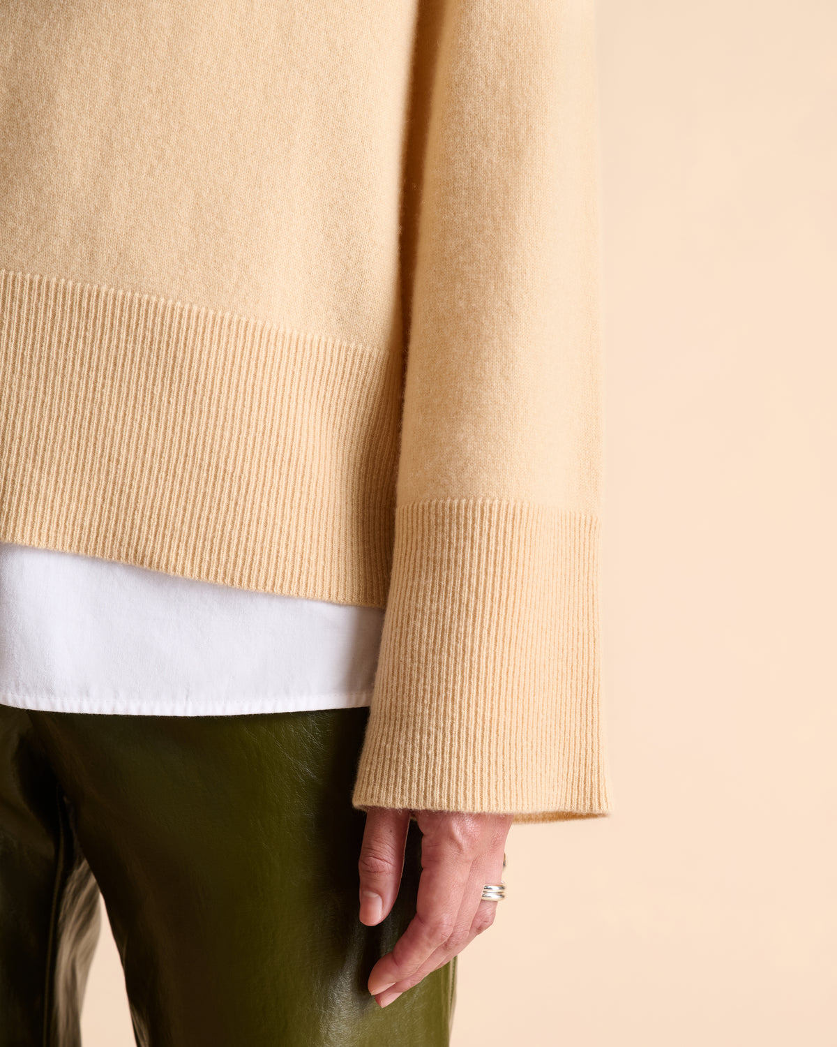 Pull beige coupe droite encolure V manches larges AVELUX/14051/010
