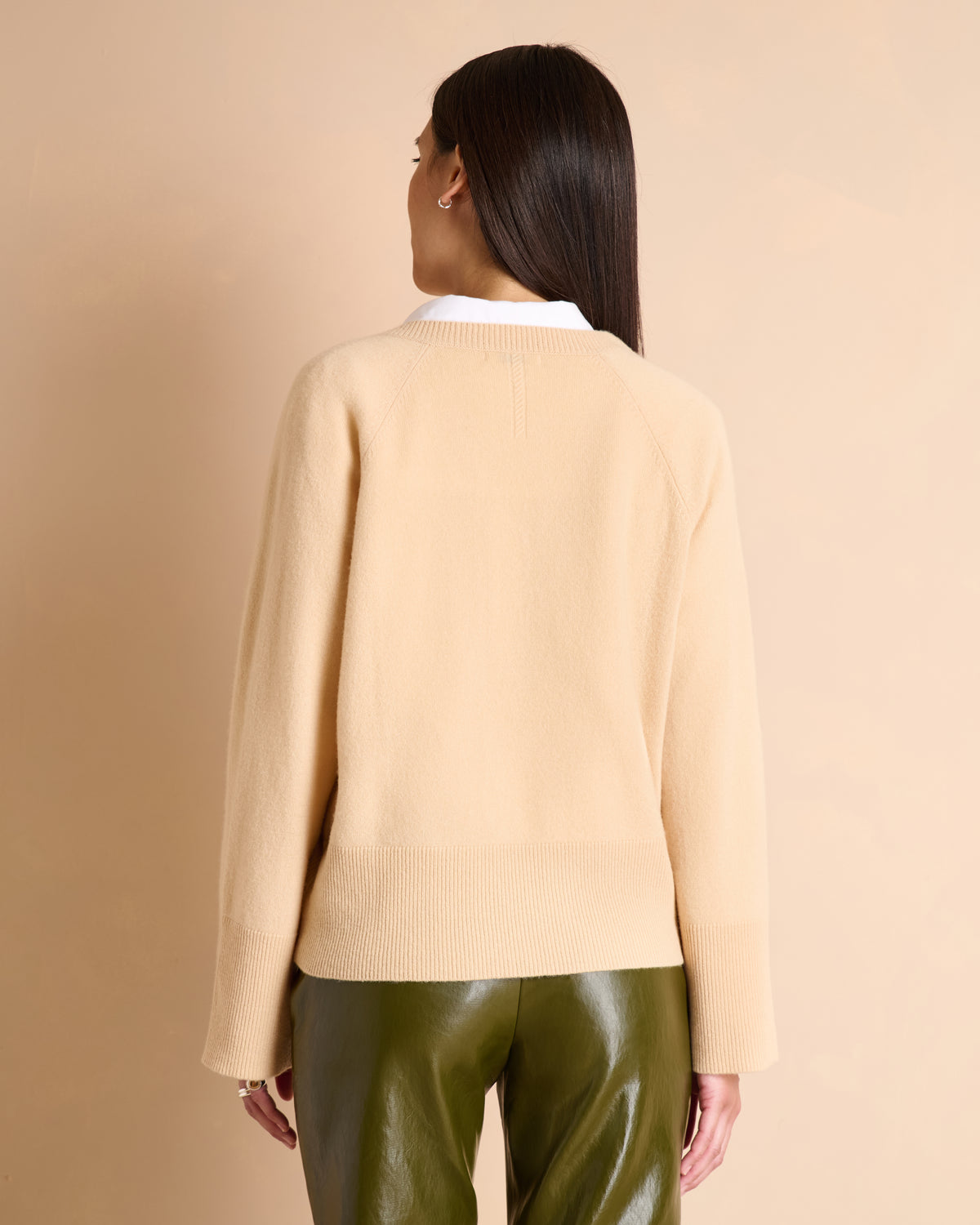 Pull beige coupe droite encolure V manches larges AVELUX/14051/010