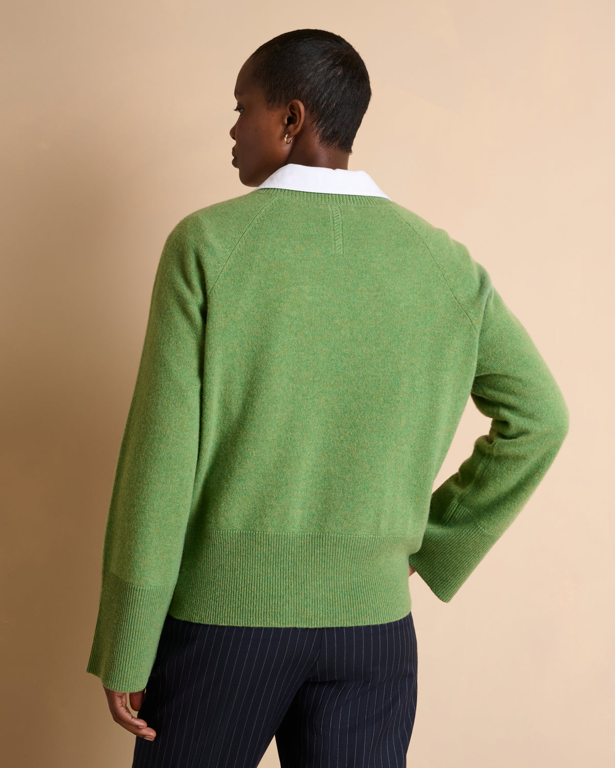 Pull vert coupe droite encolure V manches larges AVELUX/14051/193