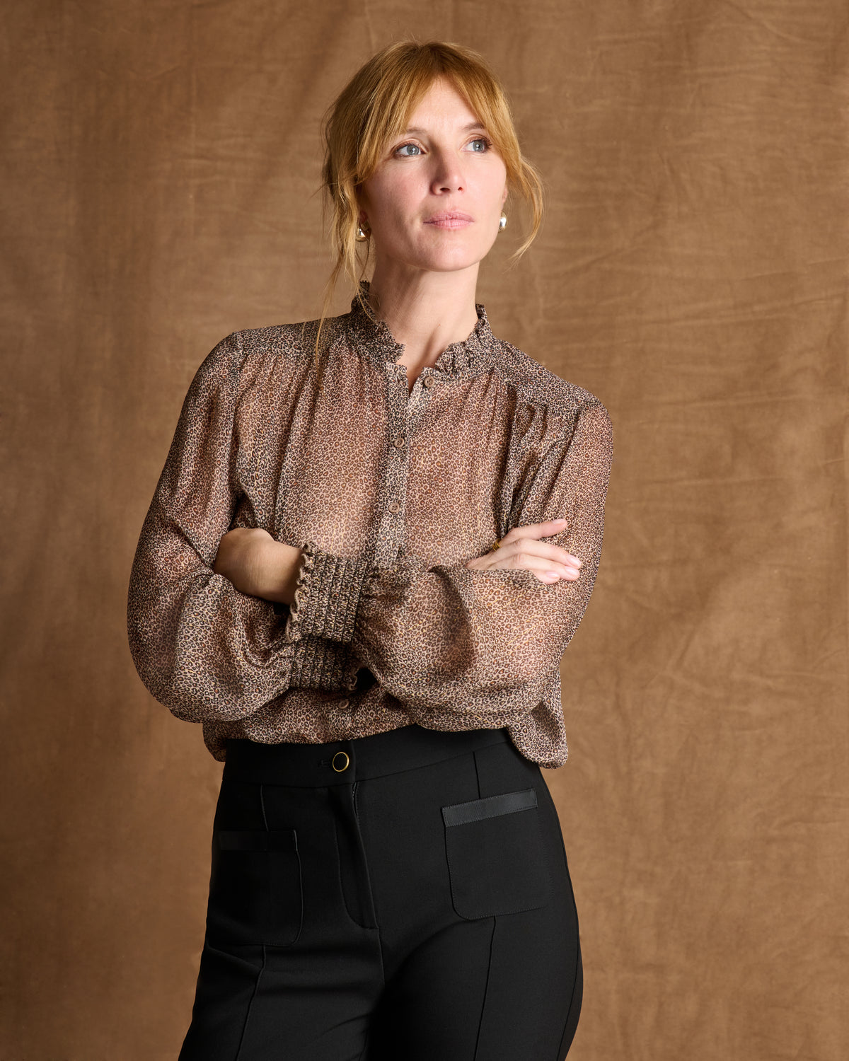 Chemise marron imprimé léopard en voile de viscose