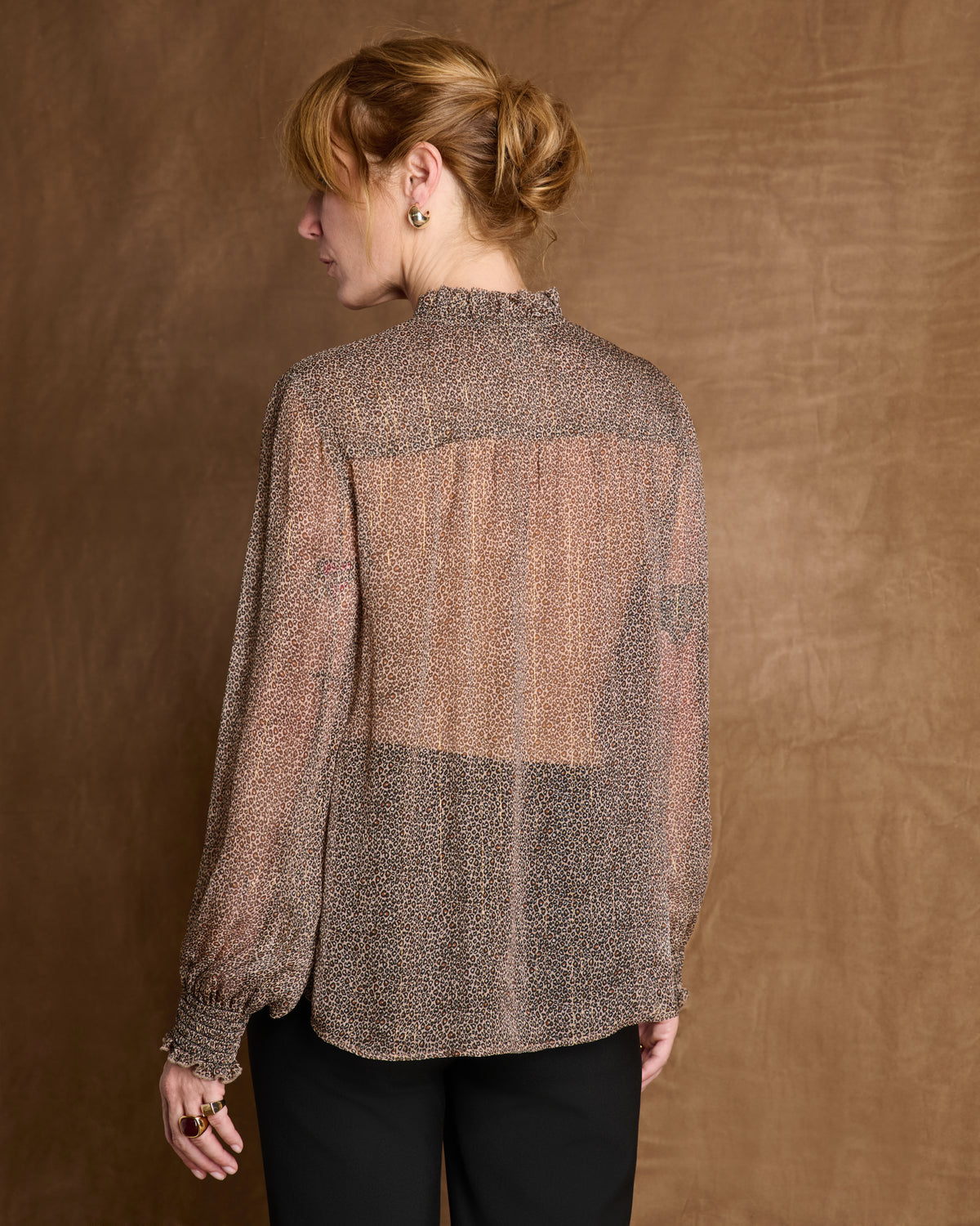 Chemise marron imprimé léopard en voile de viscose