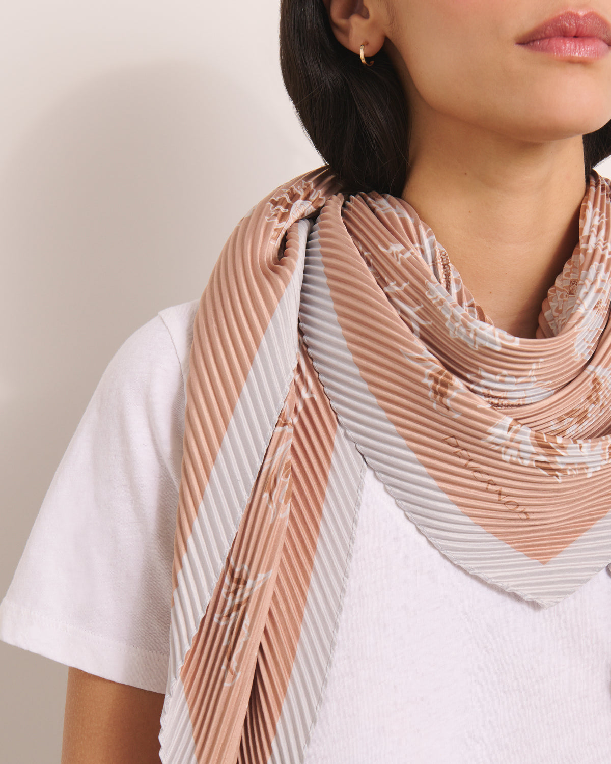 Carré plissé beige EFLEURS-PLIS-BIS/13247/531