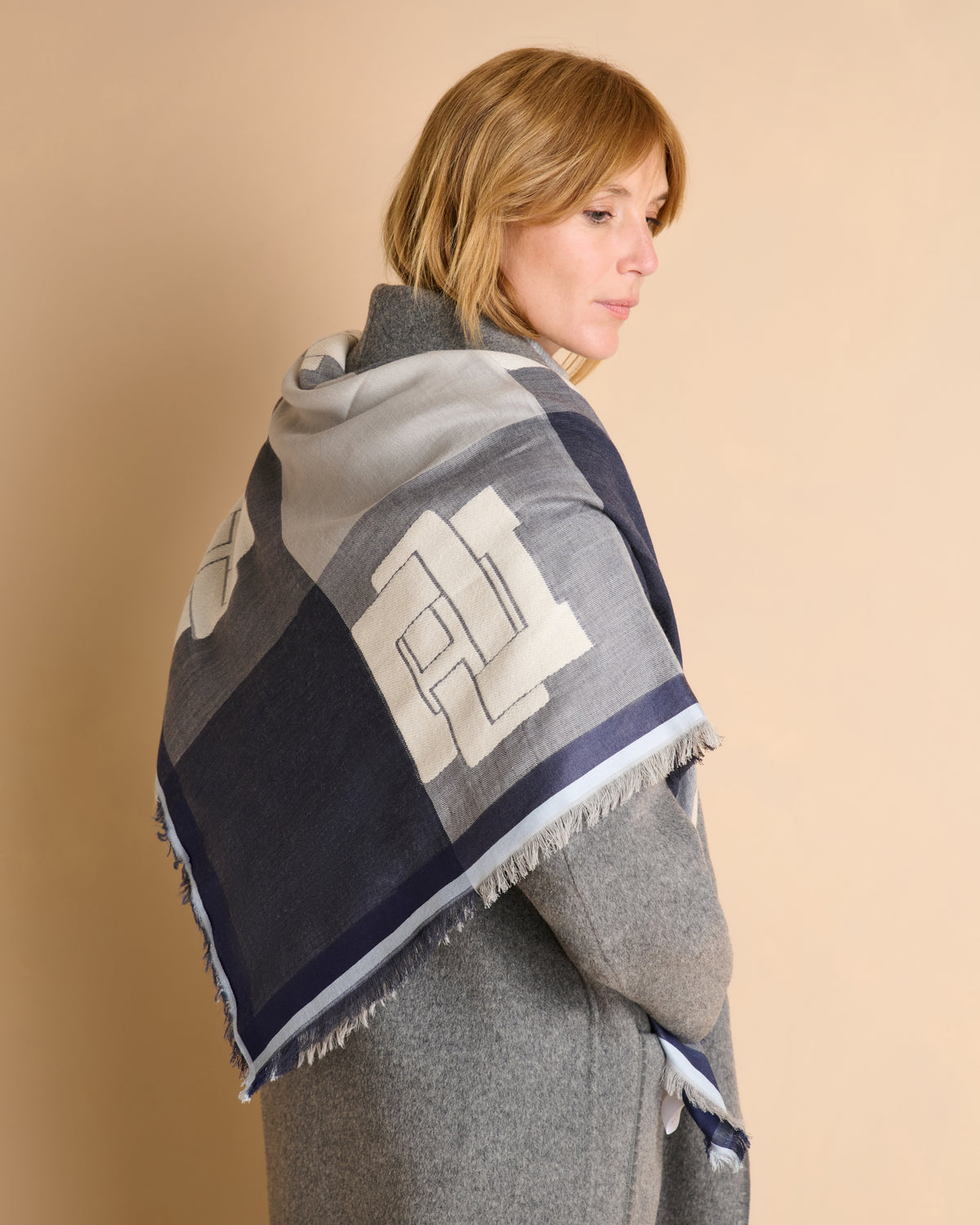 Echarpe imprimée bleue avec sigle EGERIE/14173/635