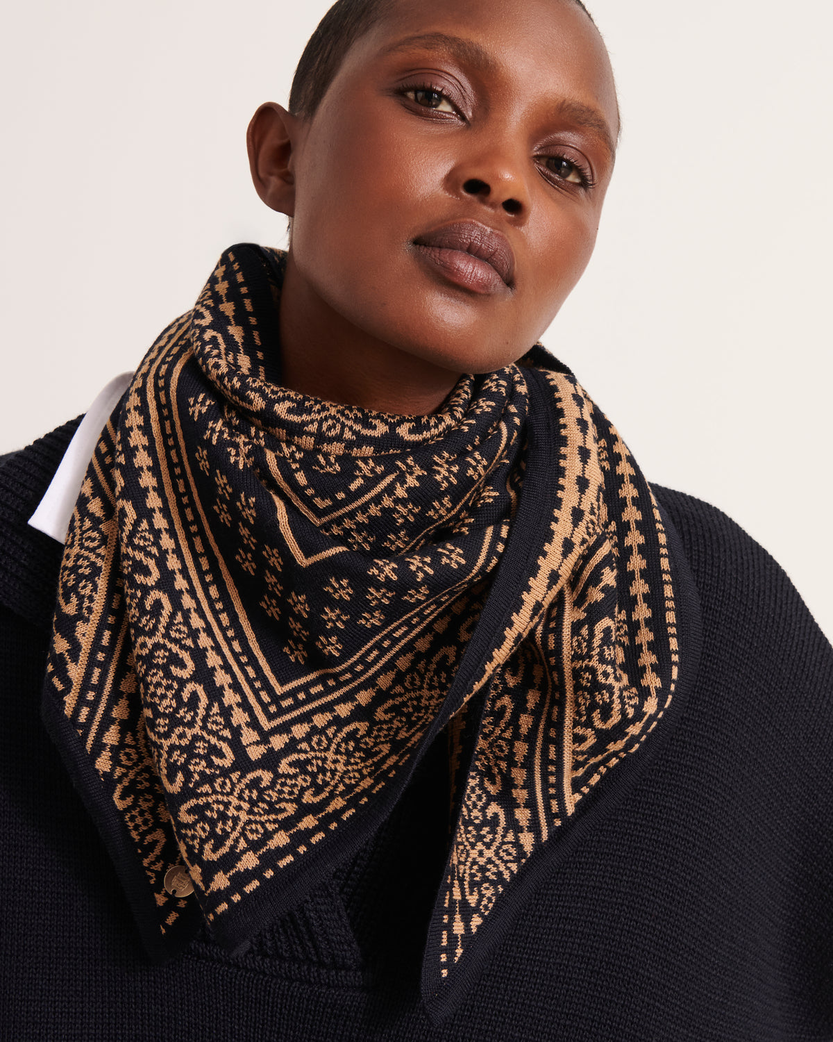 écharpe triangulaire en maille jacquard