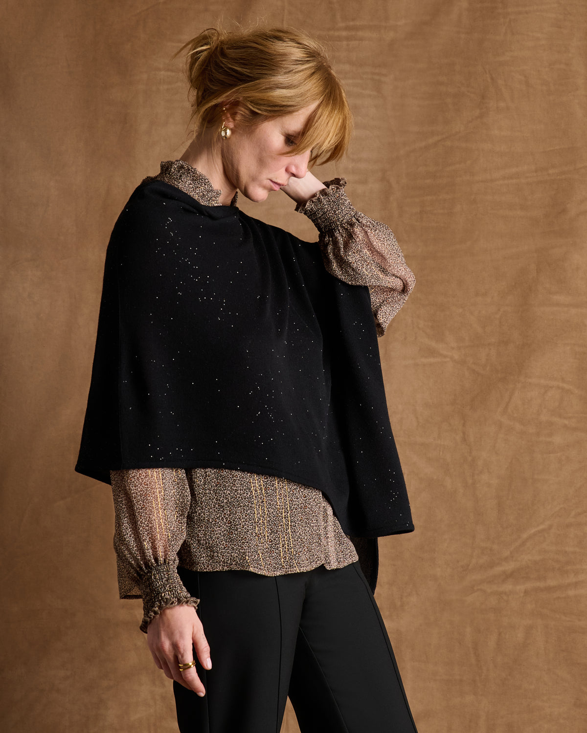Cape noire irisée en viscose made in france