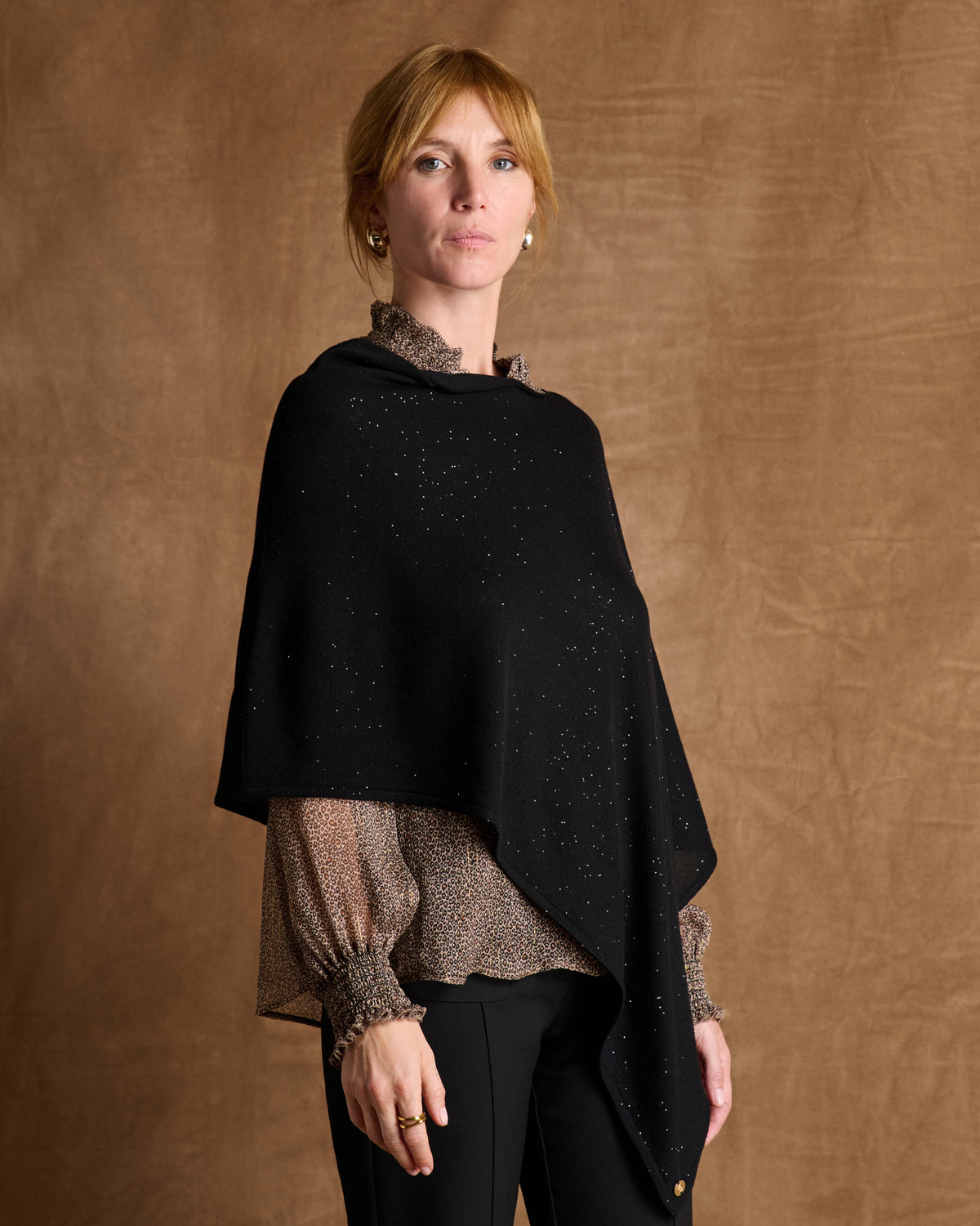 Cape noire irisée en viscose made in france