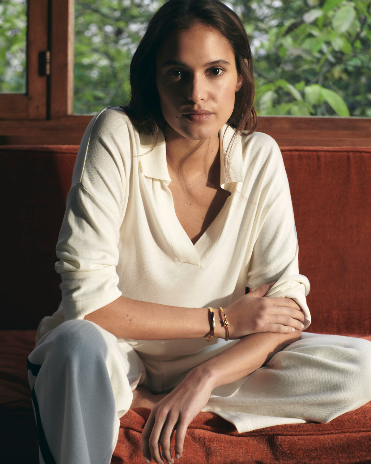 pull en maille blanc encolure V