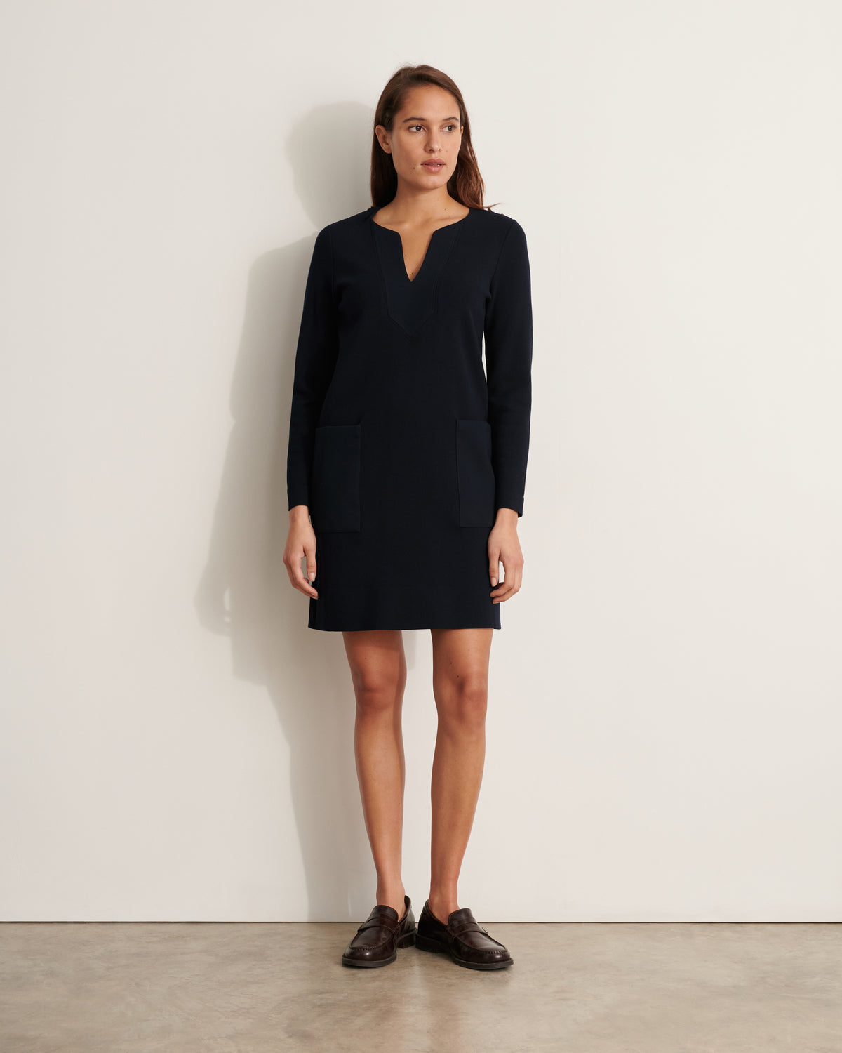 Robe courte en maille encolure V OBSCURE/11085/886