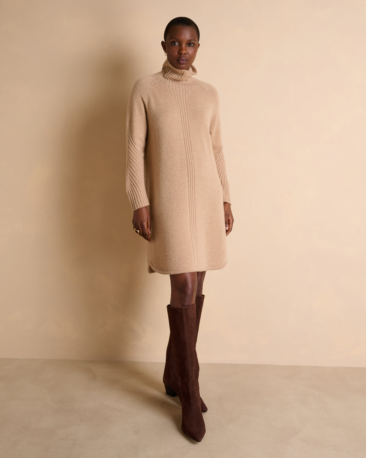 Robe courte beige col montant manches longues ONAMIA/14155/010