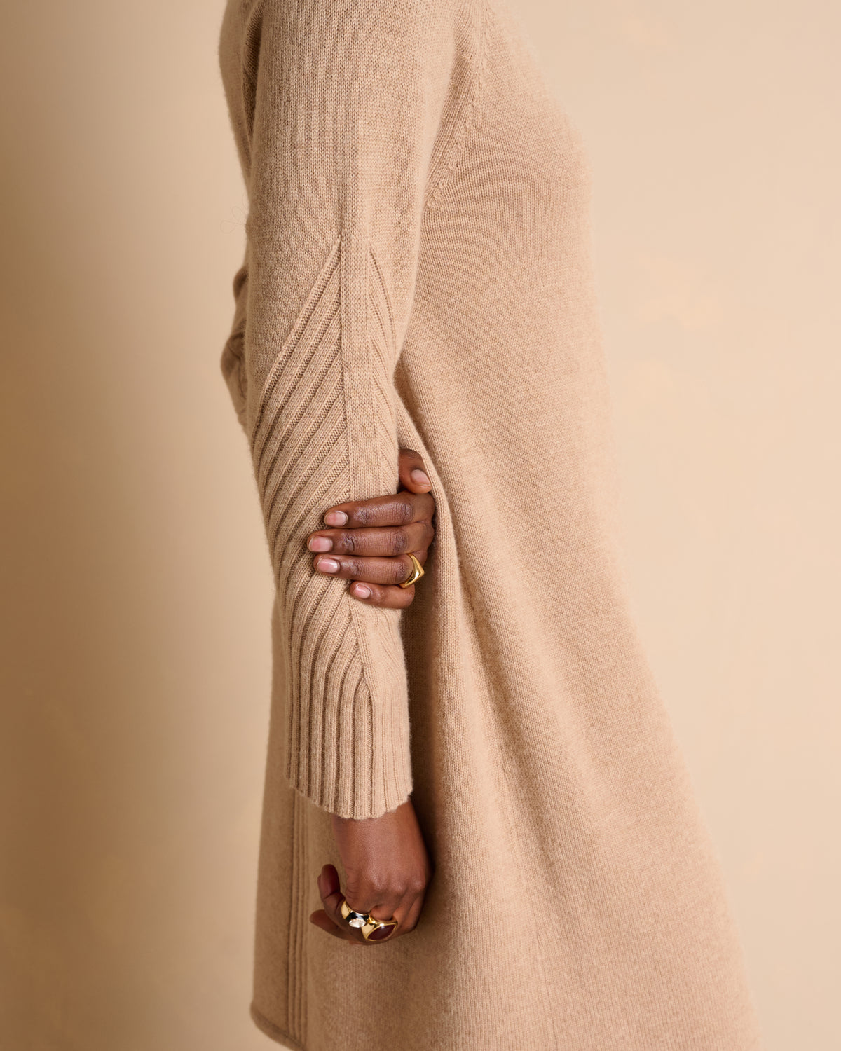 Robe courte beige col montant manches longues ONAMIA/14155/010