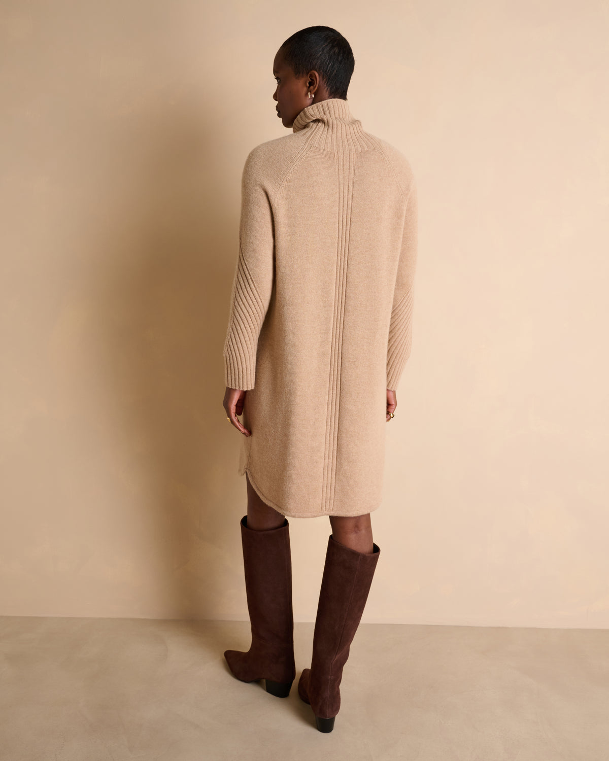Robe courte beige col montant manches longues ONAMIA/14155/010