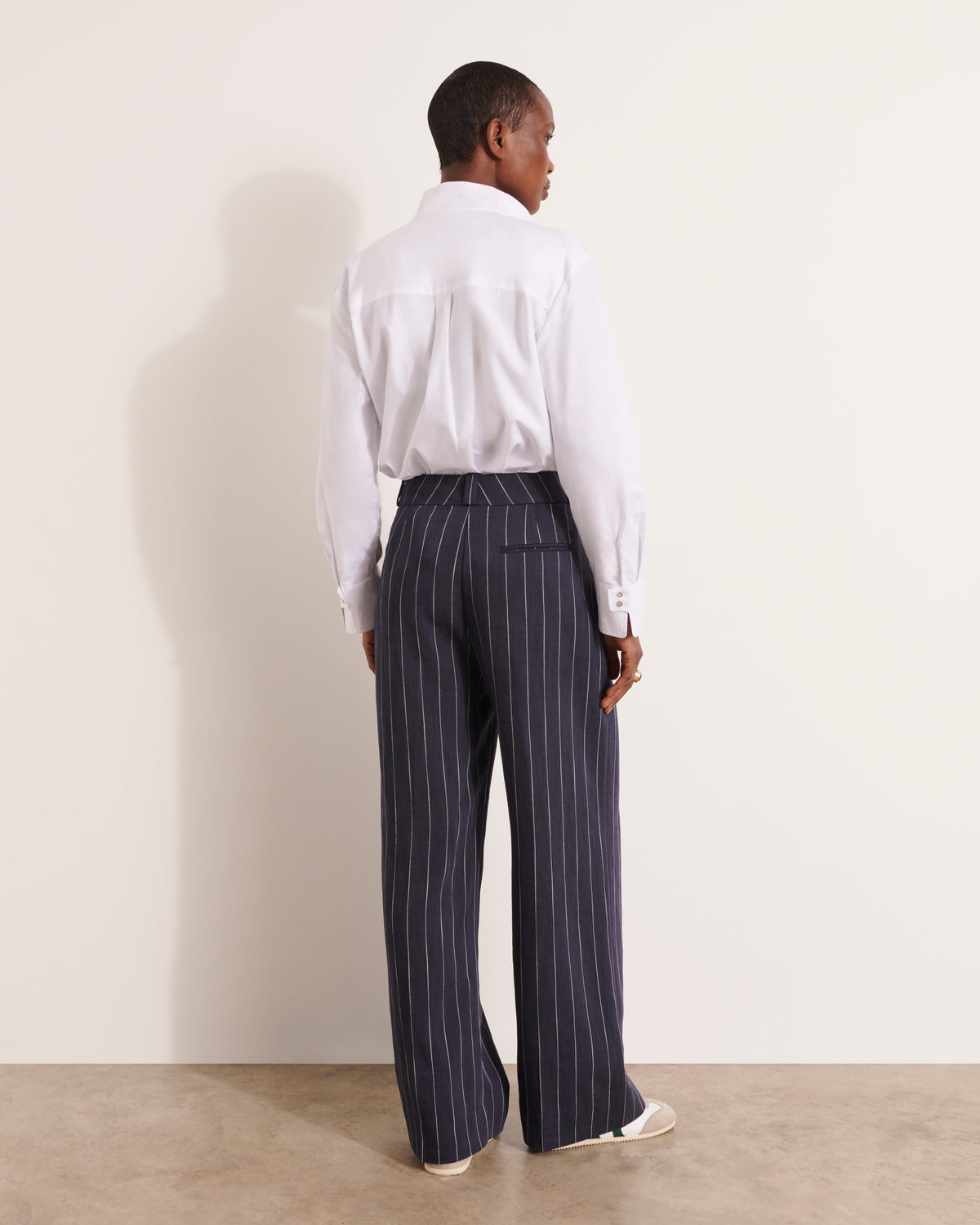 pantalon large bleu marine à rayures en  viscose stretch