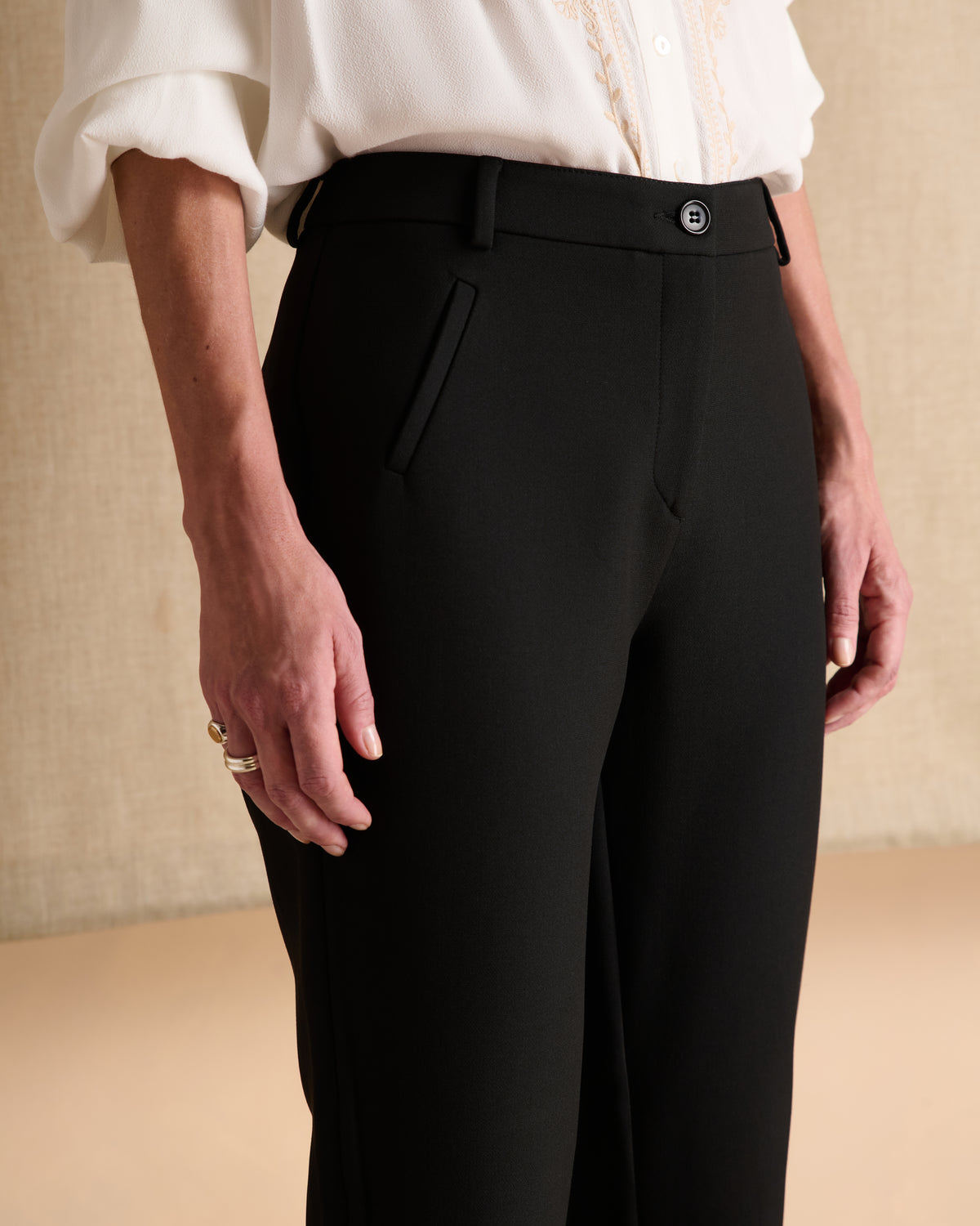 Pantalon noir droit en double toile stretch