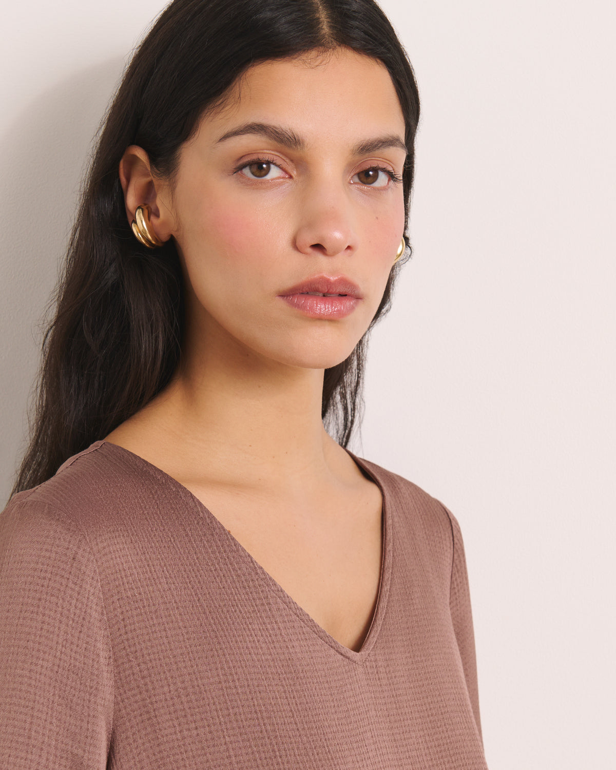 Robe courte droite marron encolure V RIO/13220/053