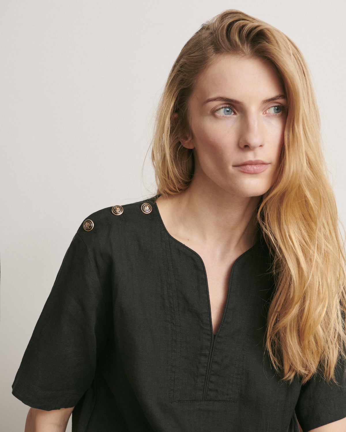 Robe courte droite encolure V ROSIER/11115/500