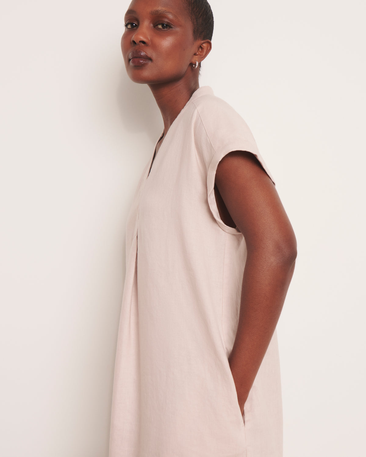 Robe courte beige encolure V ROSNY/13125/006