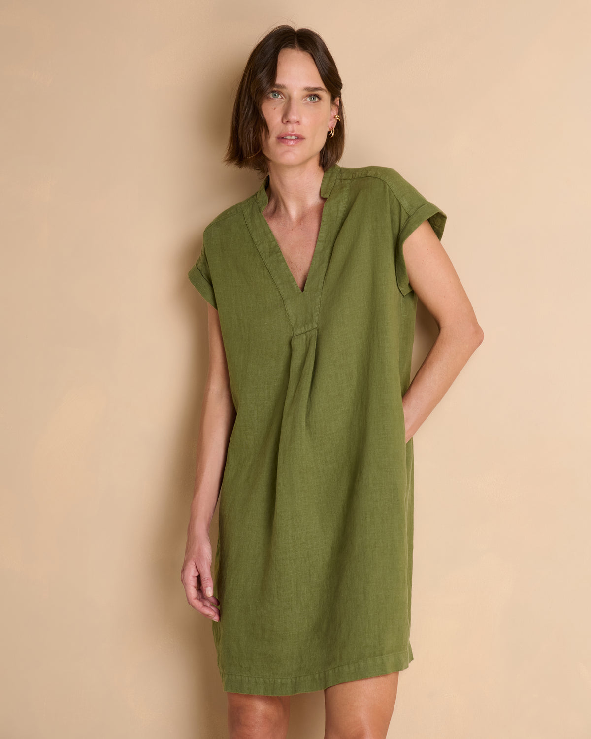 Robe courte vert kaki encolure V ROSNY/13125/224