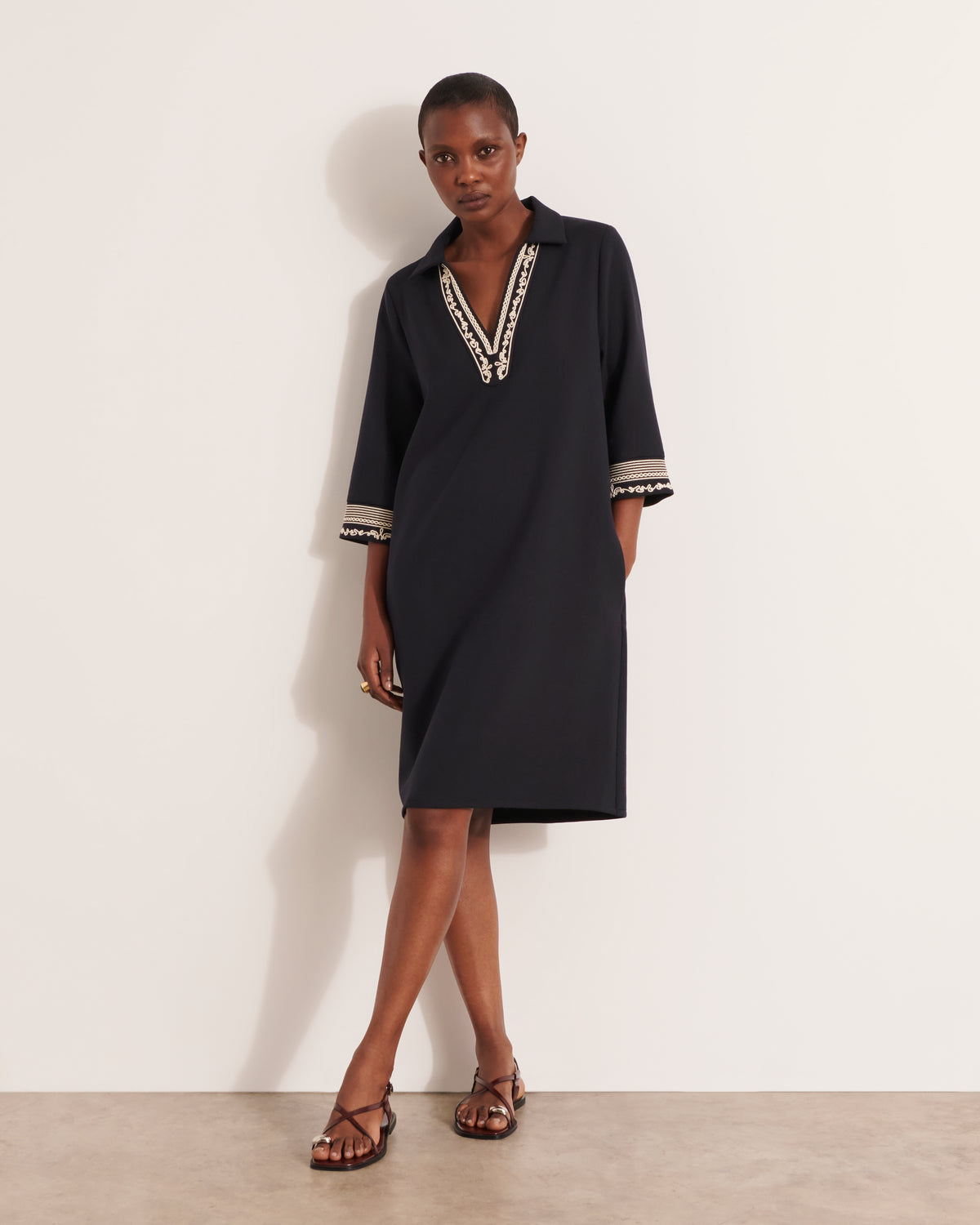 Robe courte brodée longueur genou RUFLETTE/12173/317