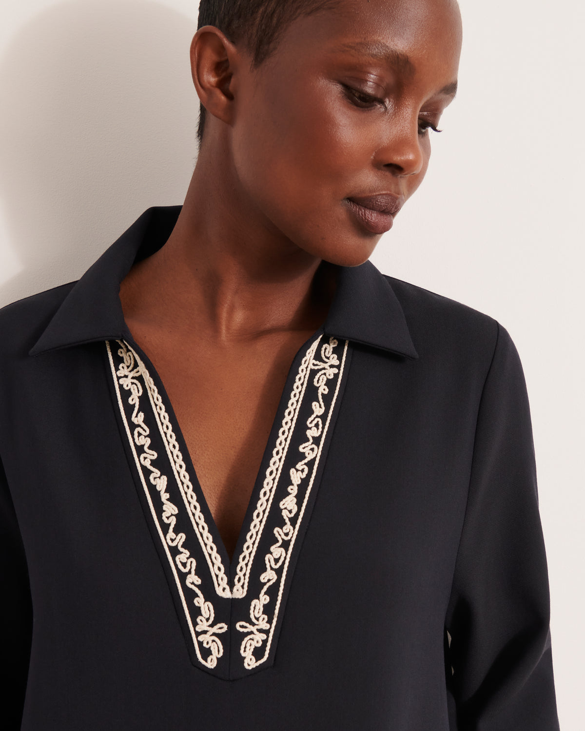Robe courte brodée longueur genou RUFLETTE/12173/317