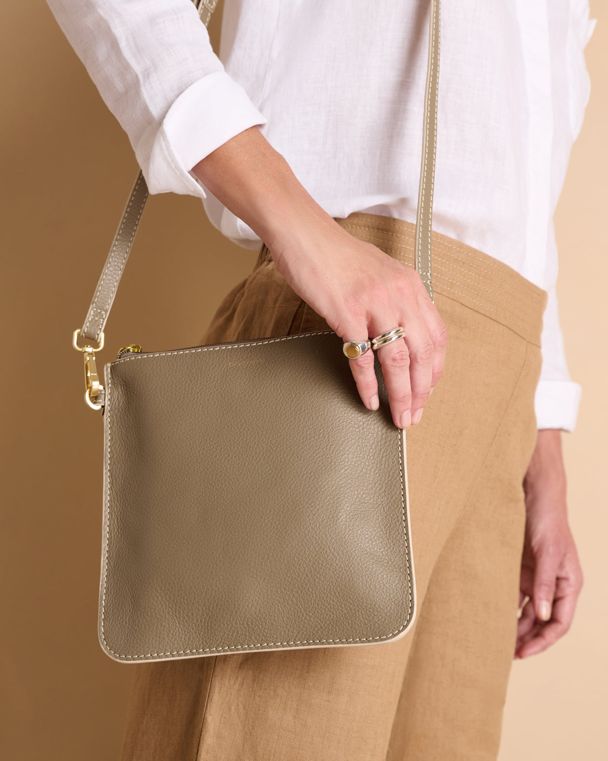 Sac bandoulière plate beige SAMSON/13091/013