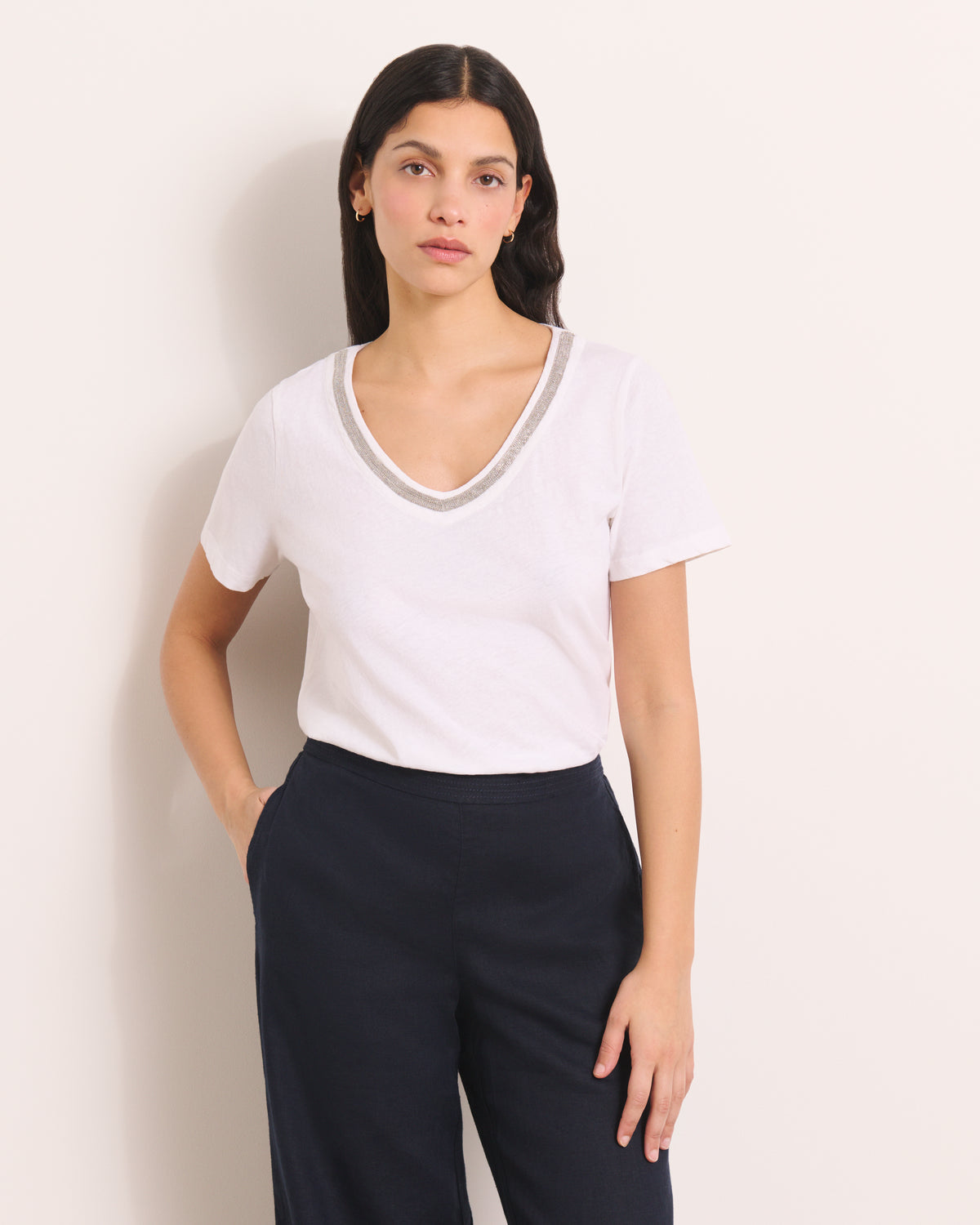 Tee-shirt blanc encolure V TZATZIKI/13202/001