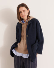 veste en maille jacquard poilue bleu marine