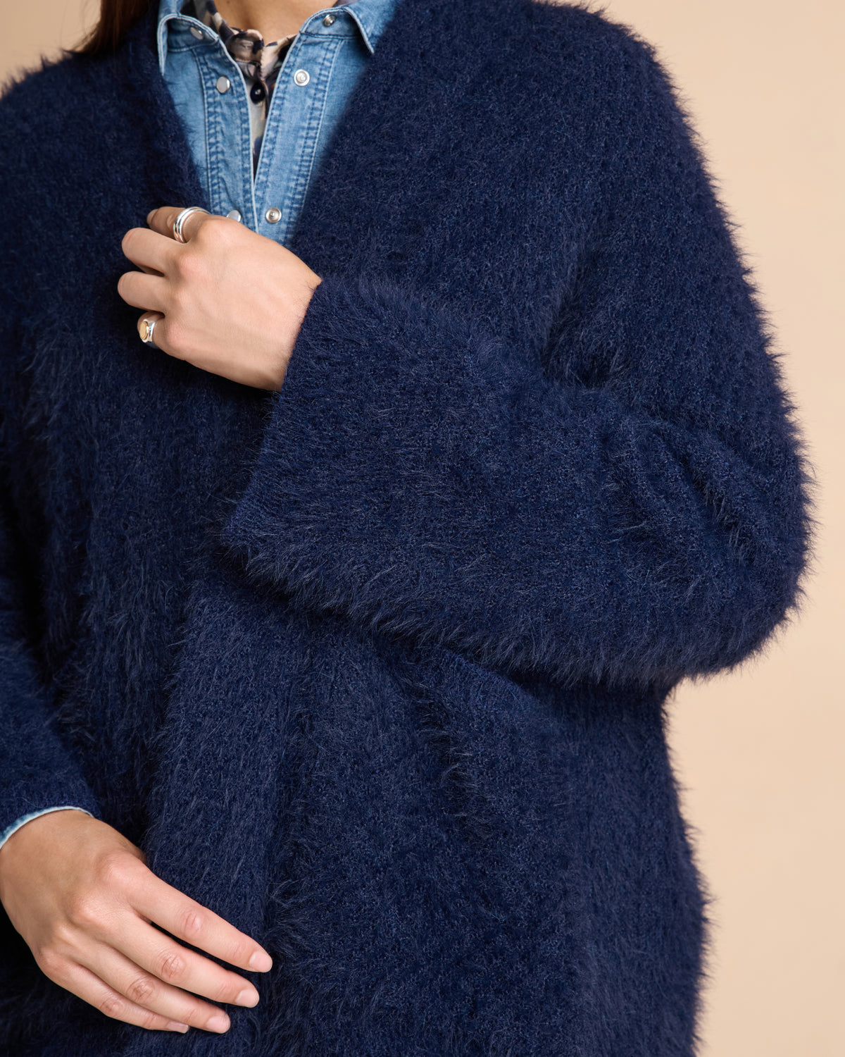 Veste bleu marine col châle en maille poilue de laine et alpaga VELOURS/14041/317