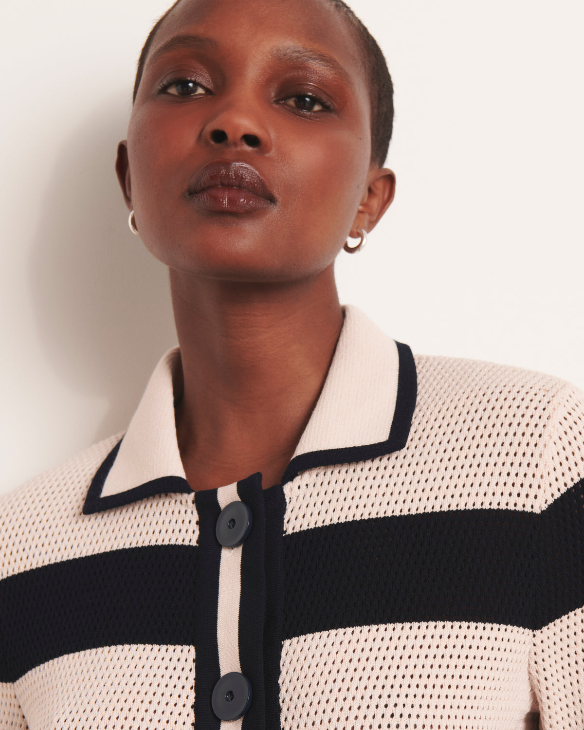Veste courte beige en maille résille graphique VILYA-C/13113/781
