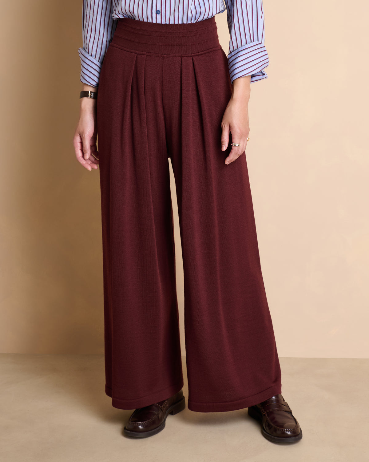 Pantalon bordeaux large et fluide en laine YANG1927/14146/366